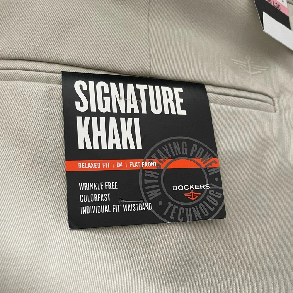 NWT mens Dockers Signature Khakis Relaxed Fit